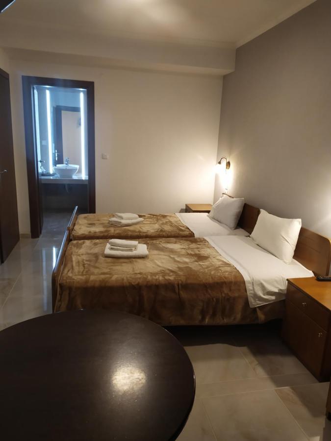 Smallhotel - Vevi Exteriör bild