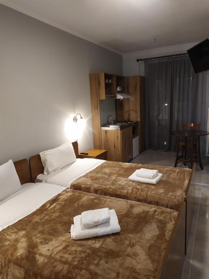 Smallhotel - Vevi Exteriör bild