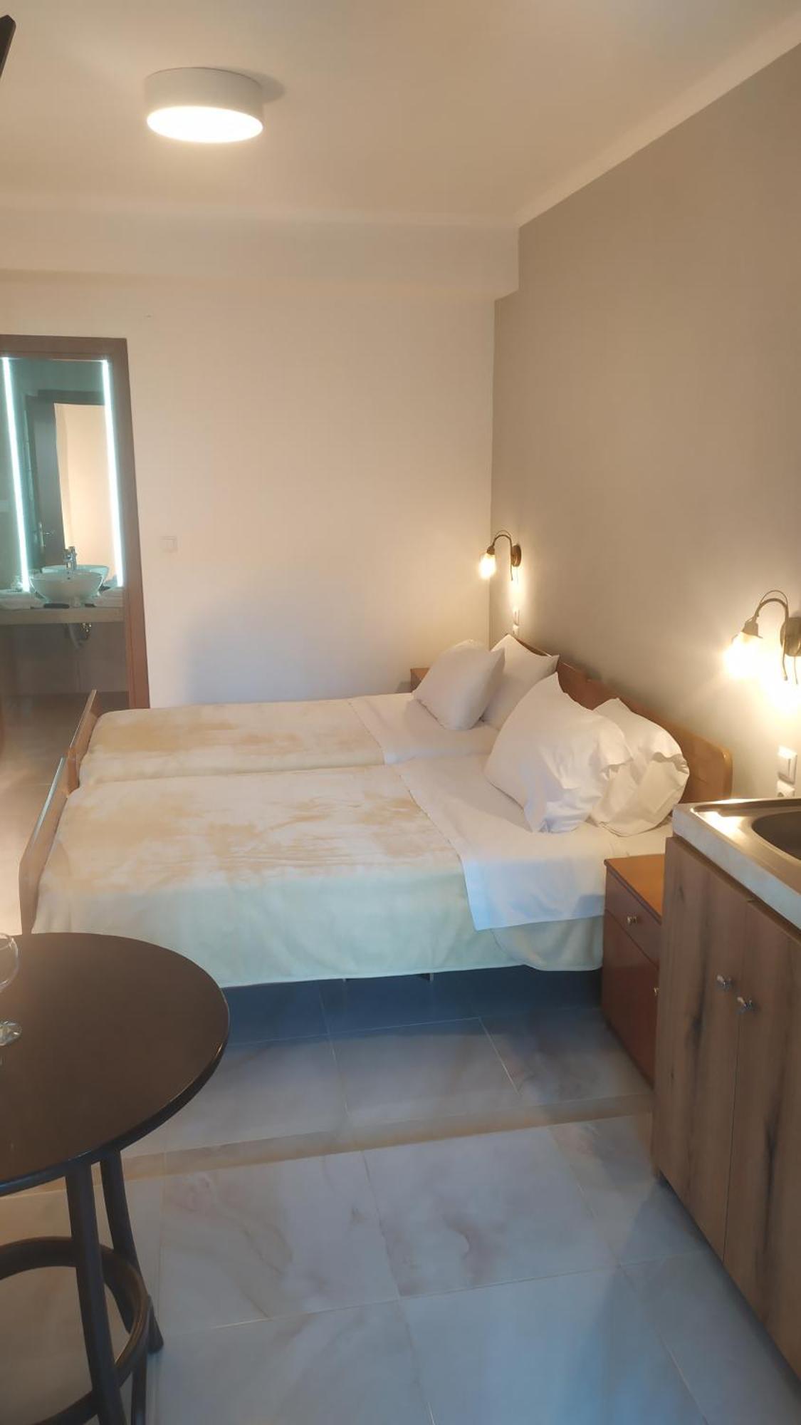 Smallhotel - Vevi Exteriör bild