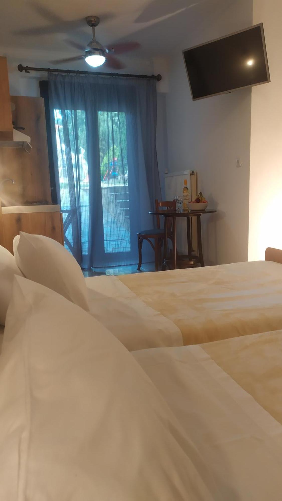 Smallhotel - Vevi Exteriör bild