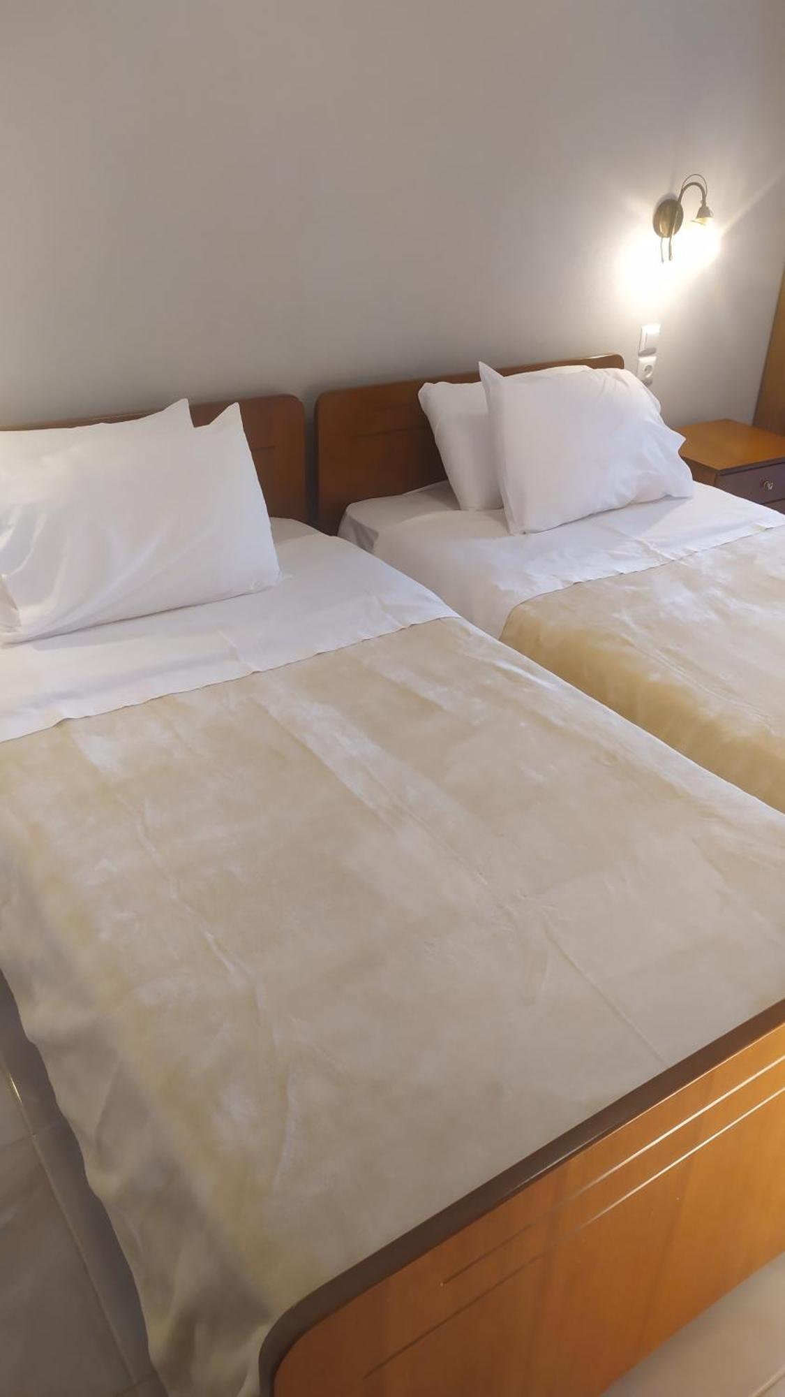Smallhotel - Vevi Exteriör bild