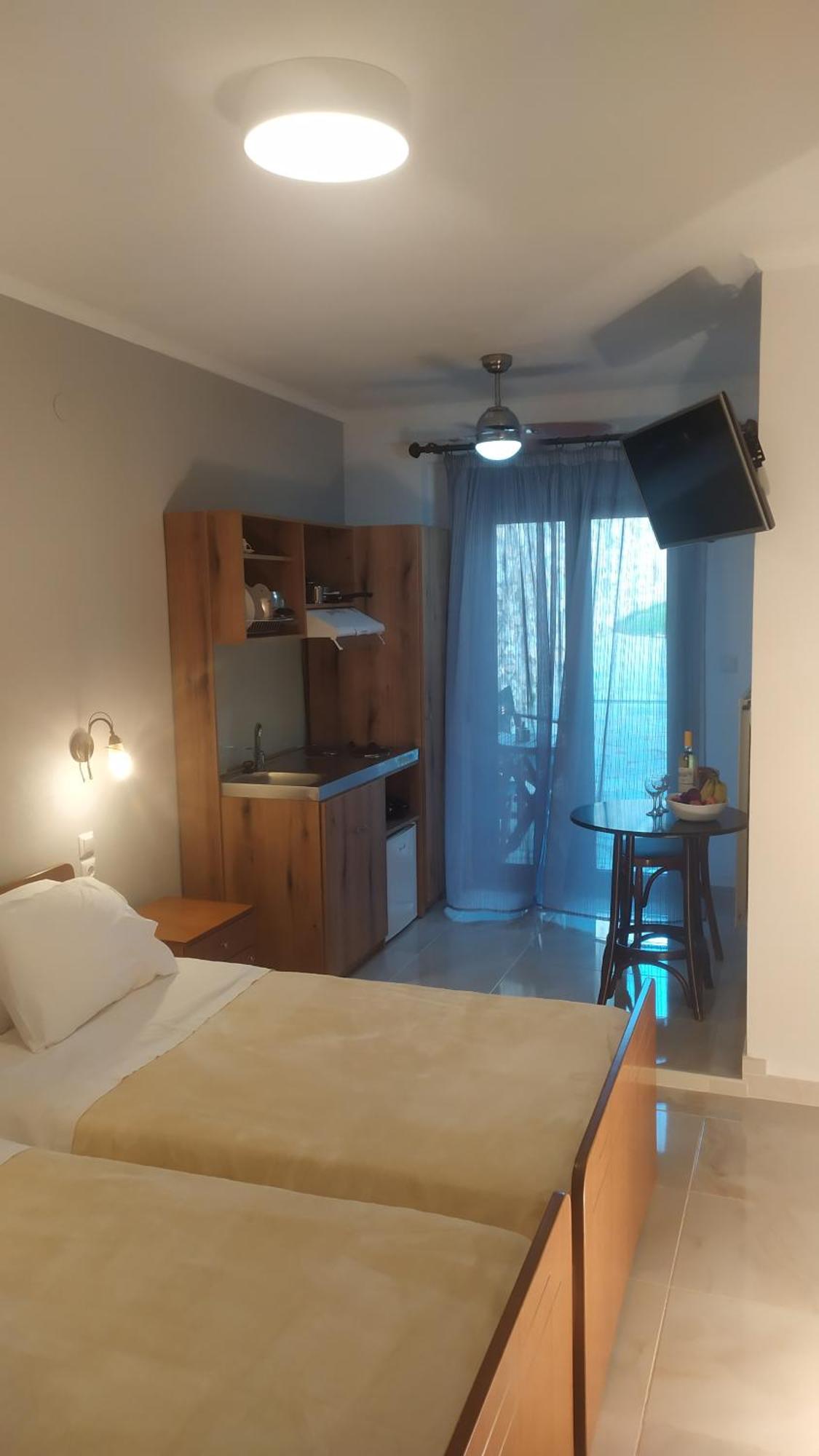 Smallhotel - Vevi Exteriör bild